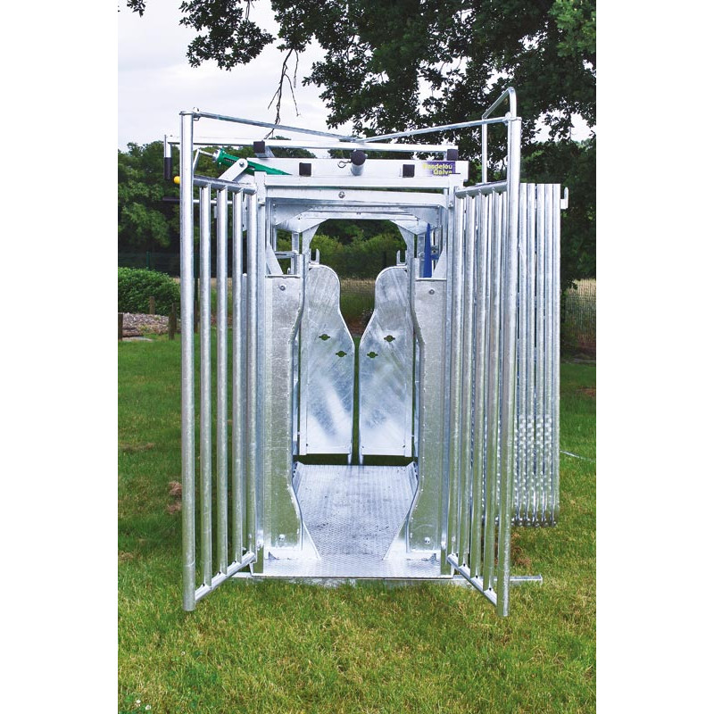 Behandlungsstand LFM - Feste Seiten - Verblechte seitliche Panels mit aufklappbarem Oberteil