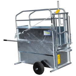 Fahrbarer Fang- und Behandlungsstand für Kälber