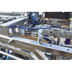 Fang- und Behandlungsstand LVAPI - 3 Seitentüren - Breitenverstellbare Seiten - Seitliche Panels, öffnend, mit Türen Fang- und Behandlungsstand LVAPI - 3 Seitentüren - Breitenverstellbare Seiten - Seitliche Panels, öffnend, mit Türen