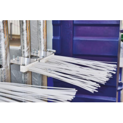 Fang- und Behandlungsstand LVAPI - Verblechte Panels - Breitenverstellbare Seiten - verblechte seitliche Panels, öffnend.