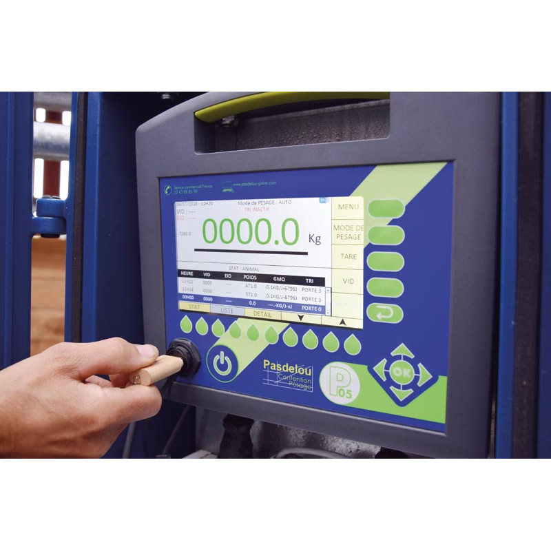 Fang- und Behandlungsstand LVAPI - Verblechte Panels - Breitenverstellbare Seiten - verblechte seitliche Panels, öffnend.