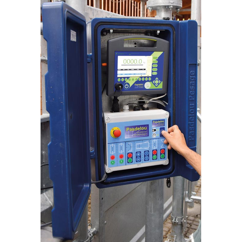 Fang- und Behandlungsstand LVAPI - Verblechte Panels - Breitenverstellbare Seiten - verblechte seitliche Panels, öffnend.