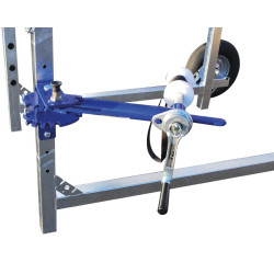 Fahrbarer Klauenpflegestand am Selbstfangfressgitter Fahrbarer Klauenpflegestand am Selbstfangfressgitter