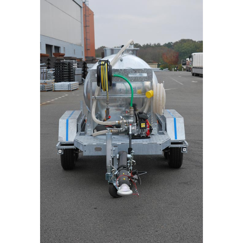 Wassertankwagen 2000 Liter Grünflächen - Straßen 90km/h - PTC 3,5 T Wassertankwagen 2000 Liter Grünflächen - Straßen 90km/h - PTC 3,5 T