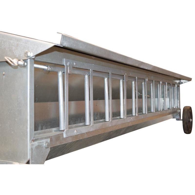 Fahrbarer Futterautomat für Lämmer