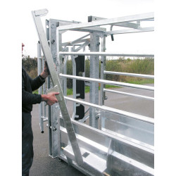 Behandlungsstand LFM - Feste Seiten - Verblechte seitliche Panels mit aufklappbarem Oberteil Behandlungsstand LFM - Feste Seiten - Verblechte seitliche Panels mit aufklappbarem Oberteil