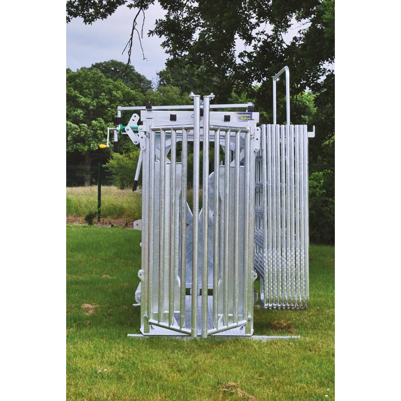 Behandlungsstand LFM - Feste Seiten - Verblechte seitliche Panels mit aufklappbarem Oberteil Behandlungsstand LFM - Feste Seiten - Verblechte seitliche Panels mit aufklappbarem Oberteil