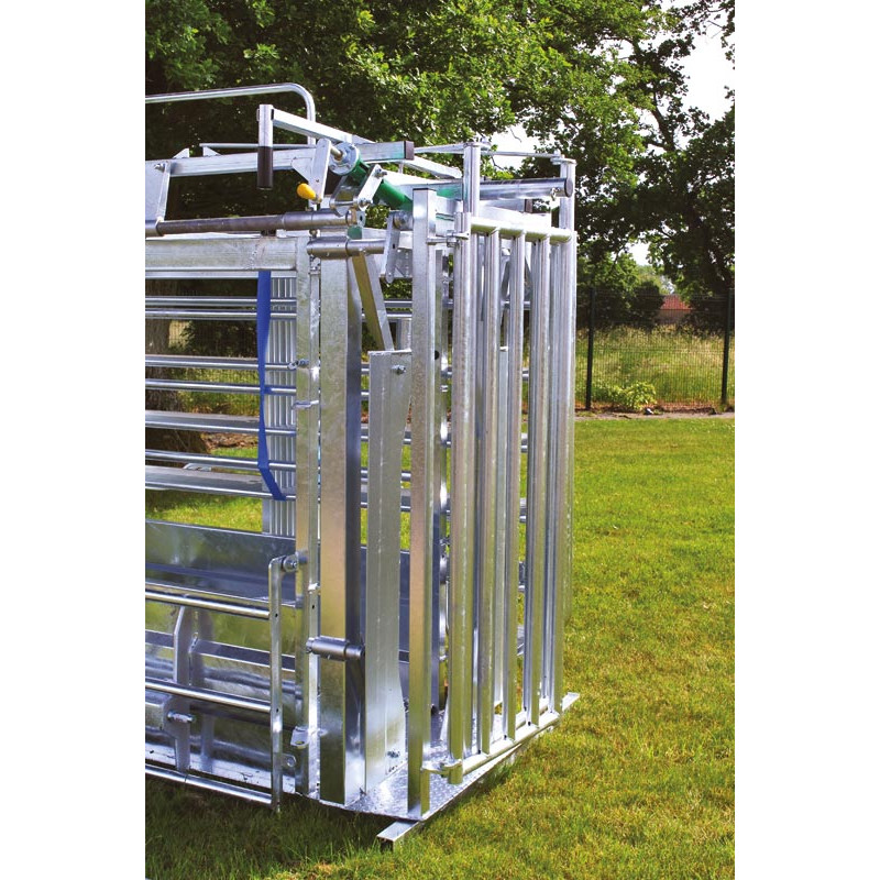 Behandlungsstand LFM - Feste Seiten - Verblechte seitliche Panels mit aufklappbarem Oberteil Behandlungsstand LFM - Feste Seiten - Verblechte seitliche Panels mit aufklappbarem Oberteil