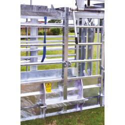 Behandlungsstand LFM - Feste Seiten - Verblechte seitliche Panels mit aufklappbarem Oberteil Behandlungsstand LFM - Feste Seiten - Verblechte seitliche Panels mit aufklappbarem Oberteil