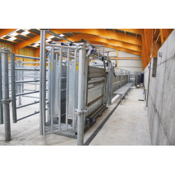 Fang- und Behandlungsstand LVM - Verblechte Panels - breitenverstellbare Seiten - verblechte seitliche Panels Fang- und Behandlungsstand LVM - Verblechte Panels - breitenverstellbare Seiten - verblechte seitliche Panels