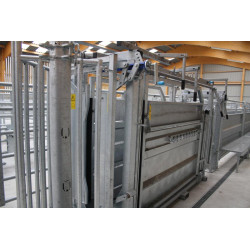 Fang- und Behandlungsstand LVM - Verblechte Panels - breitenverstellbare Seiten - verblechte seitliche Panels Fang- und Behandlungsstand LVM - Verblechte Panels - breitenverstellbare Seiten - verblechte seitliche Panels