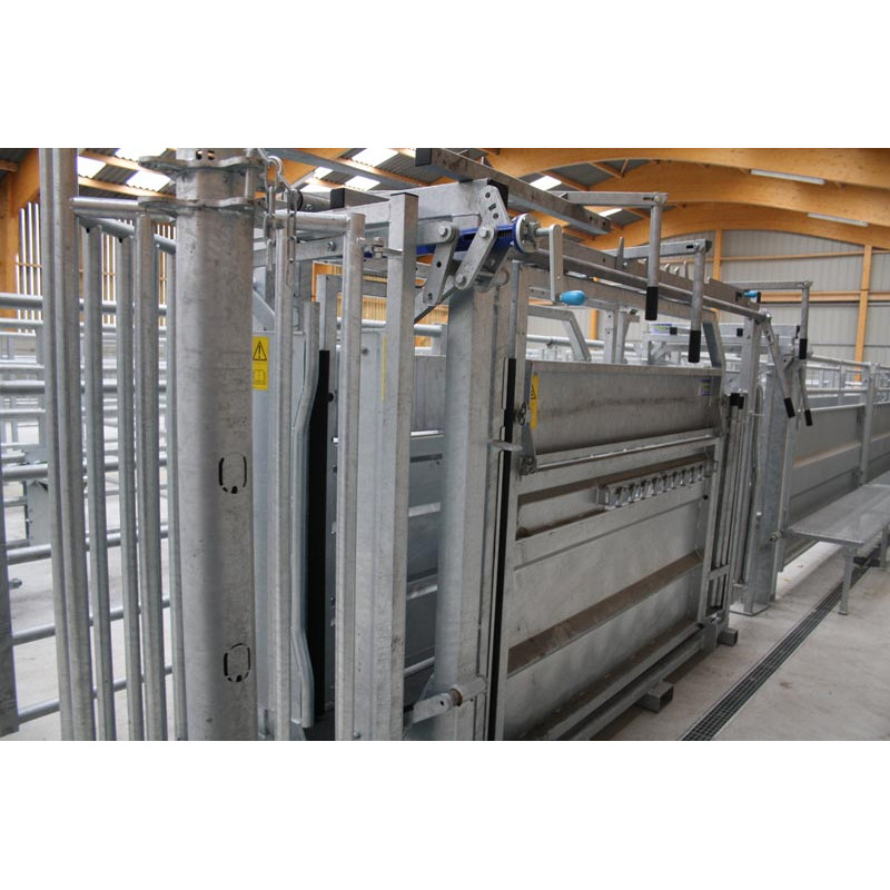Fang- und Behandlungsstand LVM - Verblechte Panels - breitenverstellbare Seiten - verblechte seitliche Panels Fang- und Behandlungsstand LVM - Verblechte Panels - breitenverstellbare Seiten - verblechte seitliche Panels